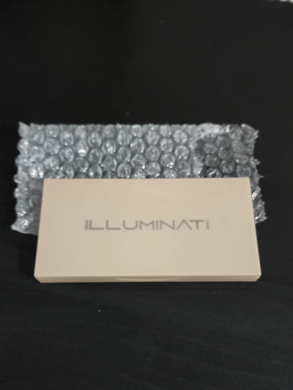 NWOT ILLIMUNATI BRONZED FACE PALLETTE